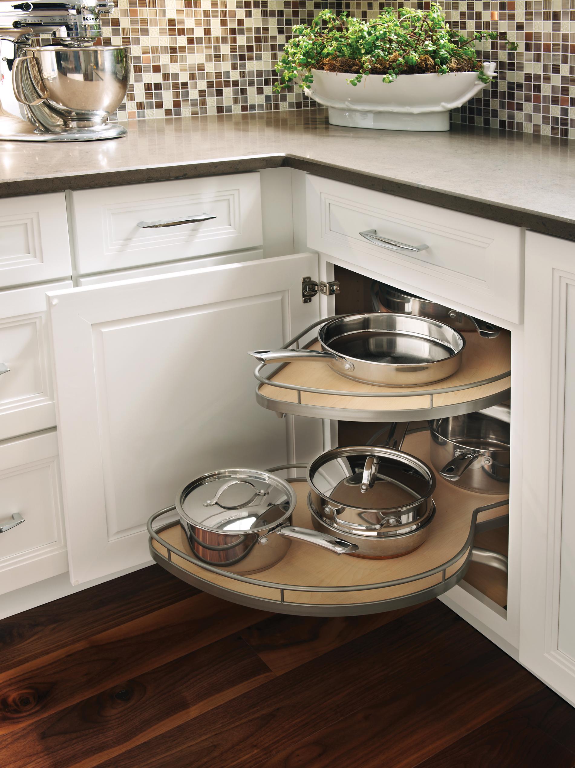 Yorktowne Cabinetry Base Blind Corner With Pull Out Storage